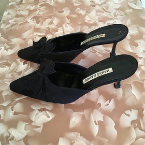 MANOLO BLAHNIK BLACK MULES FABRIC & SATIN BOW 38.5